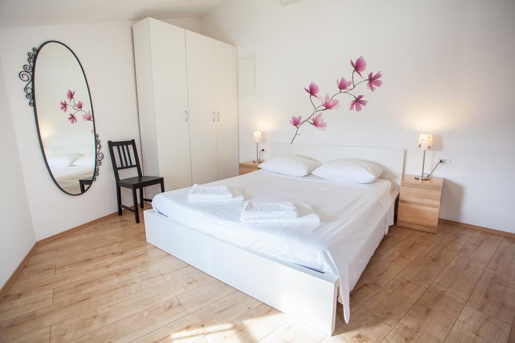 קרס Apartment Pogled Na Luku מראה חיצוני תמונה